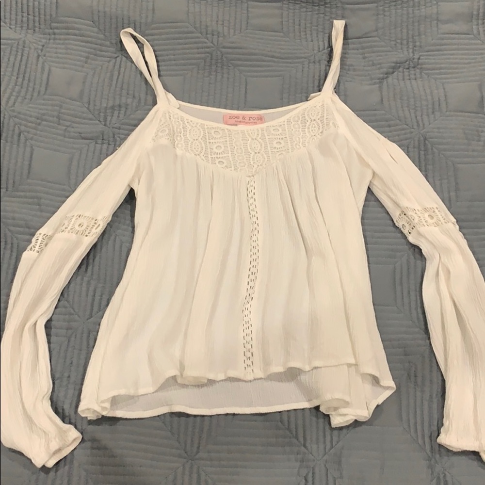 Zoe and rose super cute open shoulder blouse